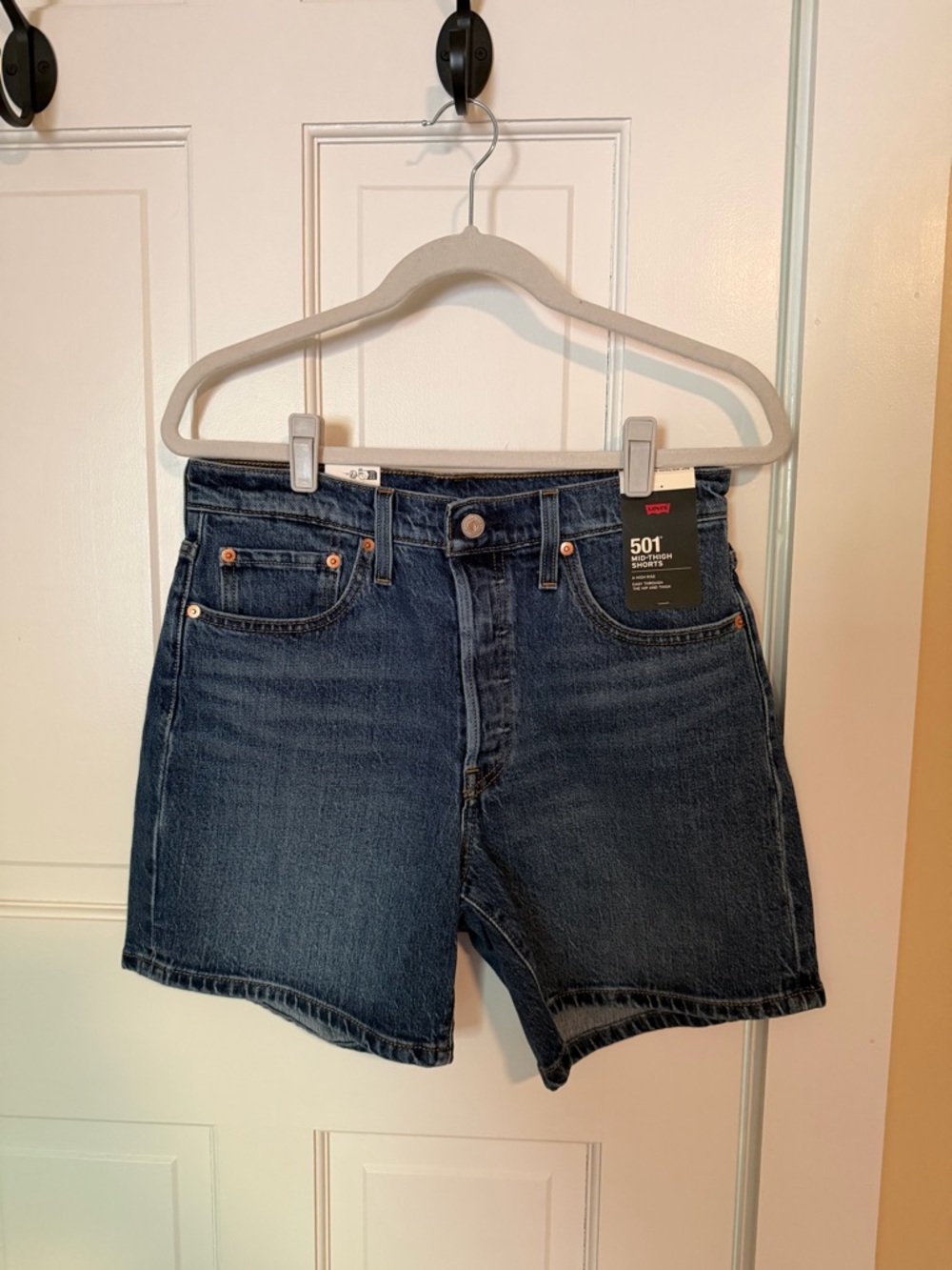 Levi's 501 Mid Thigh Women’s Shorts in Dark Blue